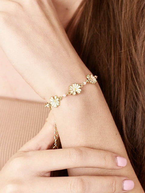 Daisy Enamel Golden Chain Flower Bracelet, Floral White Summer Daisy Charms Gold Bracelet, Small Flowering Daisies Delicate Girl Bracelet - Froppin