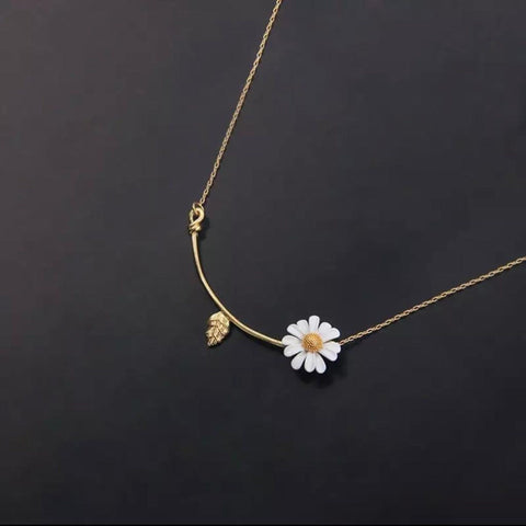 Daisy Necklace, White Flower Necklace, Daisy Pendant Floral Necklace, Gold Chain Leaf Charm Pendant Floral Jewelry, Minimalist Bridal Flower - Froppin
