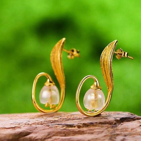 Gold Lily Flower Earrings Minimalist Earrings Floral Earrings, Floral Jewelry Dainty Earrings Flower Jewelry Delicate Earrings Cute Earrings - Froppin