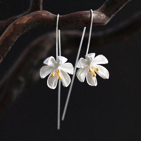 Minimalist Flower Earrings Gold Floral Earrings, Bridal Flower Earrings Tiny Silver Earrings, Delicate Spring Flower Earrings Petal Earrings - Froppin