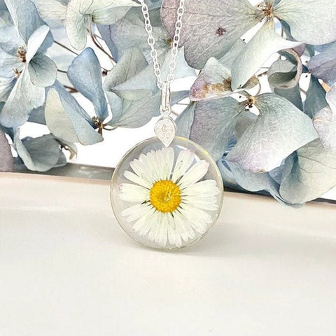 White Daisy necklace, spring pendant, nature floral chain, daffodils necklace, transparent flower necklace, elegant plant stainless steel - Froppin