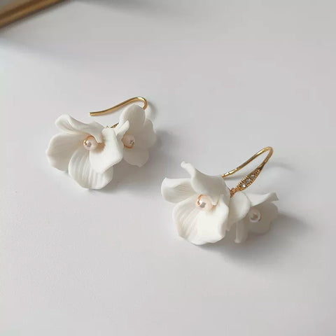 White Flower Petal Pearl Earrings, Floral Spring Earrings, Summer Floral Earrings, Unique Bridesmaid Earrings, Unique Bridal Party Earrings - Froppin