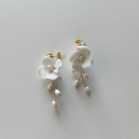 White Flower Petal Pearl Earrings, Floral Spring Earrings, Summer Floral Earrings, Unique Bridesmaid Earrings, Unique Bridal Party Earrings - Froppin